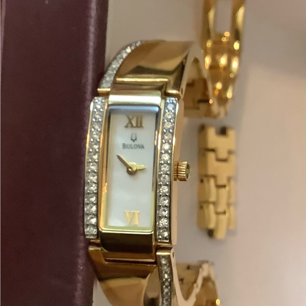 Vintage (2) Watches, Bulova Gold plated and Geneva Silver - Picture 13 of 14